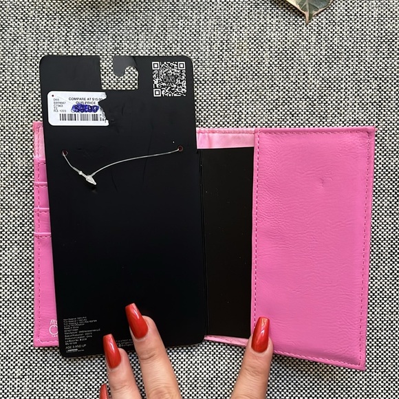 ✈️ NWT Miss Gwen’s OMG Passport Holder with Pink Iridescent beaded detailing - Picture 5 of 17